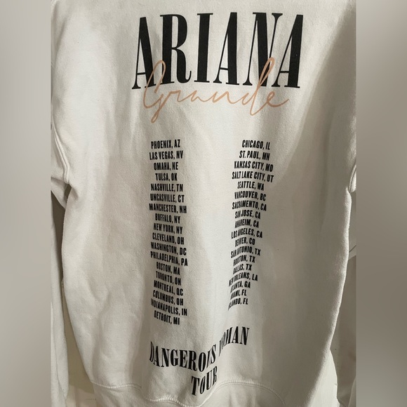 𝙰𝚁𝙸𝙰𝙽𝙰 𝙶𝚁𝙰𝙽𝙳𝙴 𝙳𝚊𝚗𝚐𝚎𝚛𝚘𝚞𝚜 𝚆𝚘𝚖𝚊𝚗 𝚆𝚘𝚛𝚕𝚍 𝚃𝚘𝚞𝚛 ✨ - Picture 4 of 10